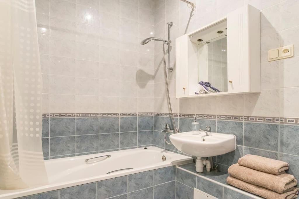 Old Town Apartment Next To Saint Peter'S Church Riga Bagian luar foto