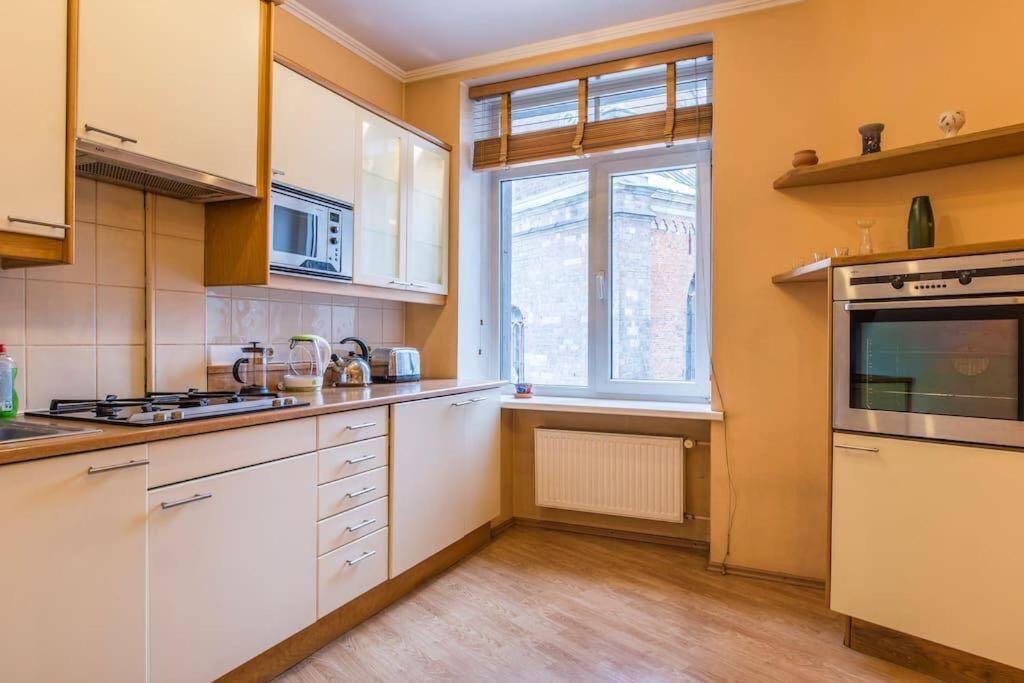 Old Town Apartment Next To Saint Peter'S Church Riga Bagian luar foto