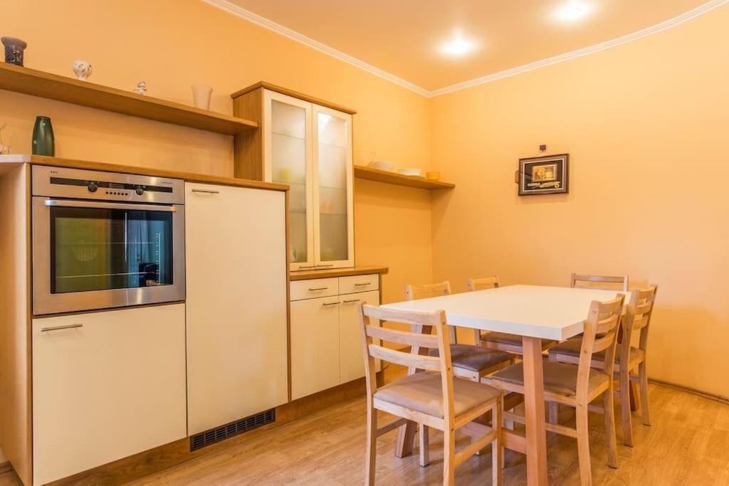 Old Town Apartment Next To Saint Peter'S Church Riga Bagian luar foto